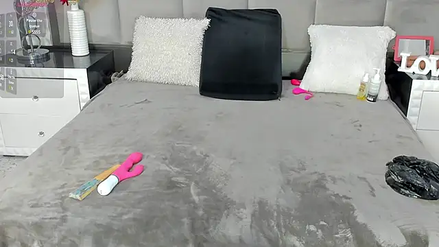 OliviaBurning online show from 4, 3, 2025