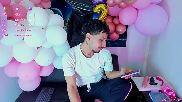 Piggy Eddy online show from 1, 10, 2025