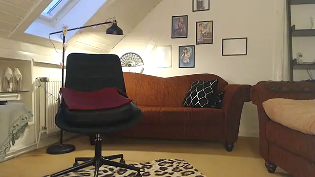 Snapshot of GinaBlonde chatting on 16, 1, 2025 GinaBlonde online show from 16, 1, 2025