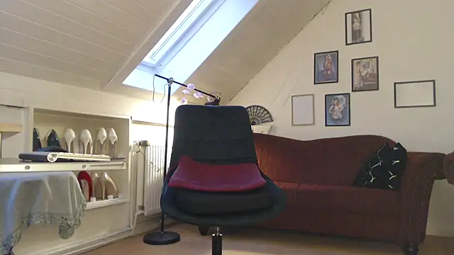 Snapshot of GinaBlonde chatting on 18, 1, 2025 GinaBlonde online show from 18, 1, 2025