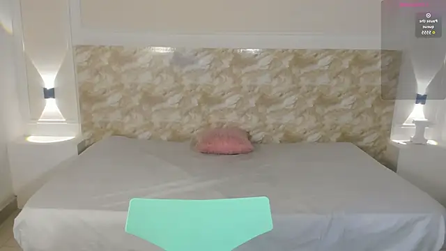 Snapshot of AliceRoss0 chatting on 6, 11, 2025 AliceRoss0 online show from 6, 11, 2025