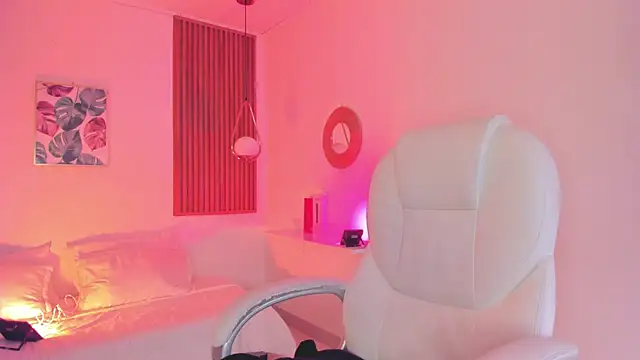 Snapshot of TiffanyWright chatting on 4, 10, 2025 TiffanyWright online show from 4, 10, 2025