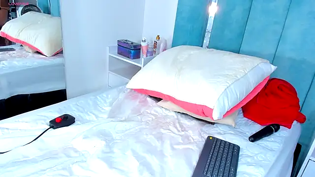 CintiaVega online show from 25, 2, 2025