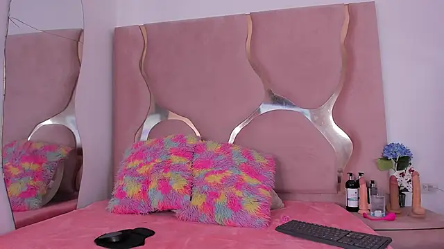 Snapshot of MaiteHT chatting on 18, 11, 2025 MaiteHT online show from 18, 11, 2025