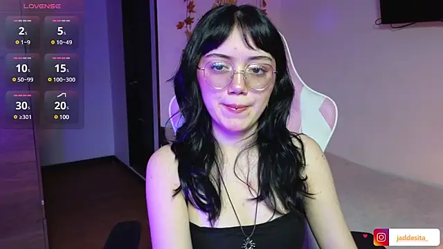 suzumi   online show from 6, 1, 2025