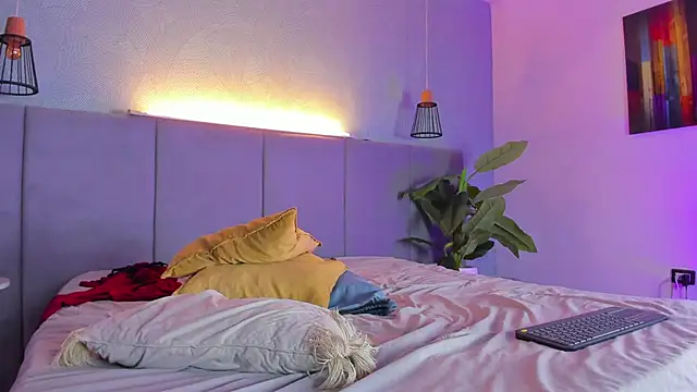 Annie-Wolf online show from 14, 3, 2025