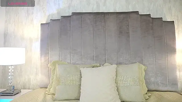 ashlyestone online show from 28, 1, 2025