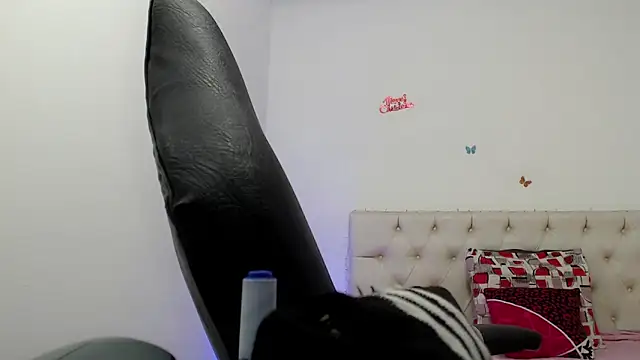 Snapshot of victoria_jones chatting on 30, 4, 2026 victoria jones online show from 30, 4, 2026