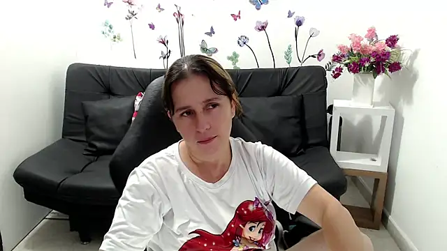 Snapshot of victoria_jones chatting on 9, 5, 2026 victoria jones online show from 9, 5, 2026
