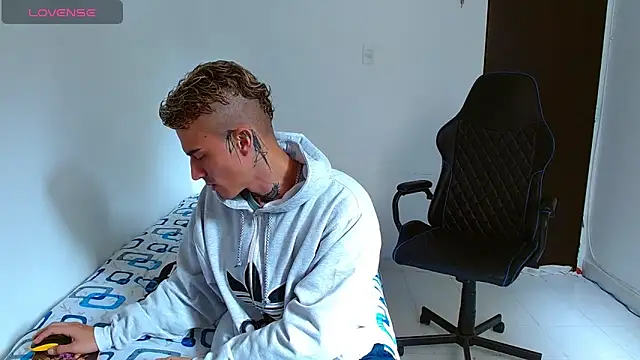 bray hotboy777 online show from 12, 10, 2025