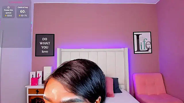 Britanymooree online show from 14, 10, 2025