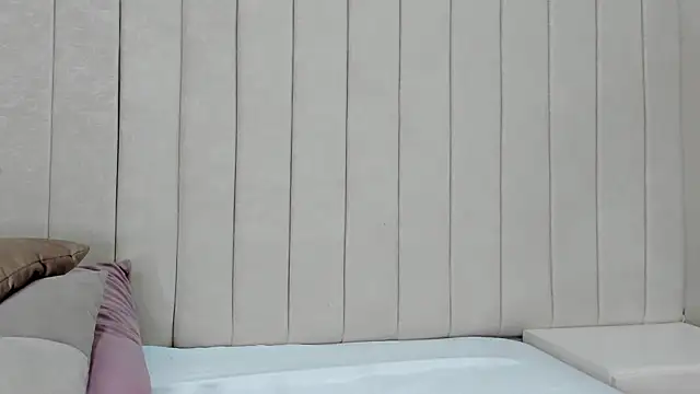 Littleolivia  online show from 5, 3, 2025