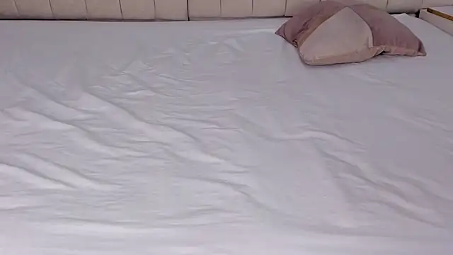 Littleolivia  online show from 19, 3, 2025