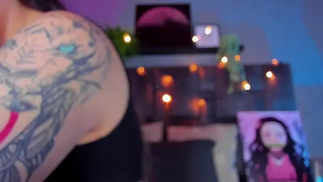 AmbarHills 1 online show from 23, 4, 2026