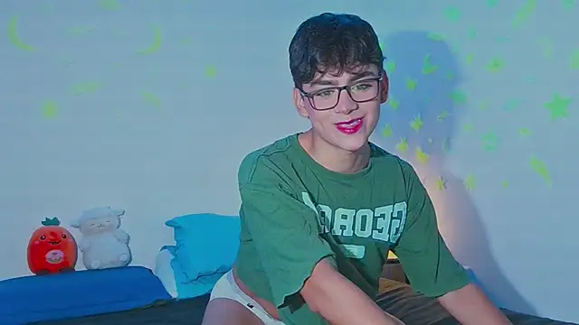 Snapshot of arnold_laurent_ chatting on 2, 12, 2024 arnold laurent online show from 2, 12, 2024