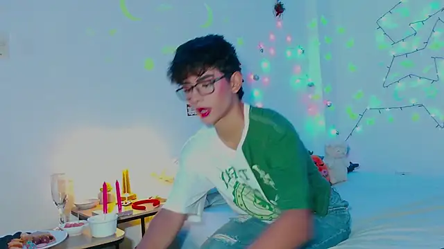 Snapshot of arnold_laurent_ chatting on 24, 12, 2024 arnold laurent online show from 24, 12, 2024