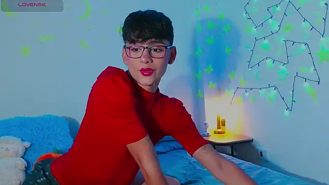 Snapshot of arnold_laurent_ chatting on 5, 1, 2025 arnold laurent online show from 5, 1, 2025