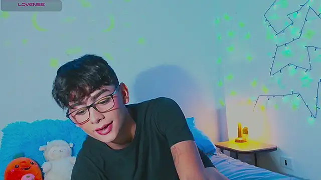 Snapshot of arnold_laurent_ chatting on 6, 1, 2025 arnold laurent online show from 6, 1, 2025