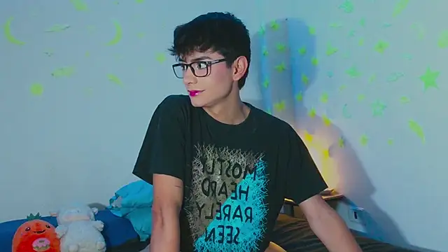 Snapshot of arnold_laurent_ chatting on 4, 3, 2025 arnold laurent online show from 4, 3, 2025