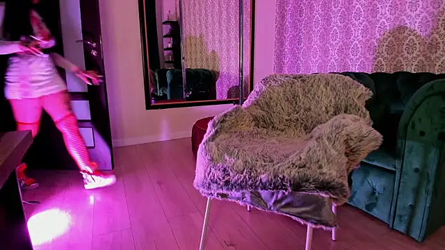 Snapshot of CreamyInkky_ chatting on 11, 12, 2024 CreamyInkky online show from 11, 12, 2024