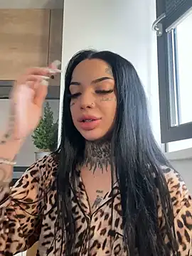 Snapshot of CreamyInkky_ chatting on 14, 12, 2024 CreamyInkky online show from 14, 12, 2024