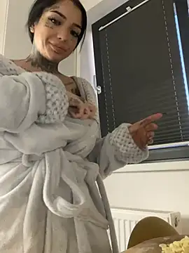 Snapshot of CreamyInkky_ chatting on 19, 1, 2025 CreamyInkky online show from 19, 1, 2025