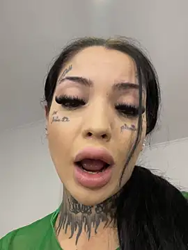 Snapshot of CreamyInkky_ chatting on 10, 9, 2025 CreamyInkky online show from 10, 9, 2025