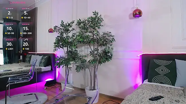 Snapshot of CreamyInkky_ chatting on 27, 10, 2025 CreamyInkky online show from 27, 10, 2025