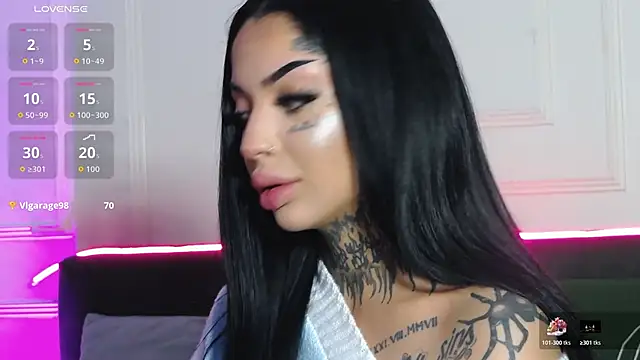 Snapshot of CreamyInkky_ chatting on 31, 10, 2025 CreamyInkky online show from 31, 10, 2025