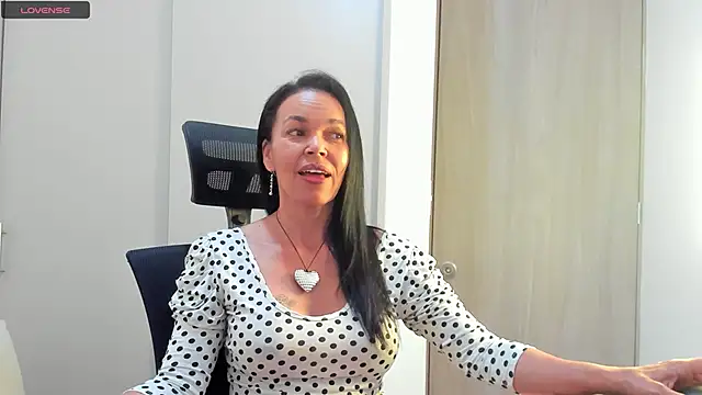 Evawalker  online show from 11, 9, 2025