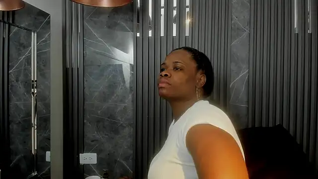 Snapshot of SaraiEvans chatting on 16, 2, 2025 SaraiEvans online show from 16, 2, 2025