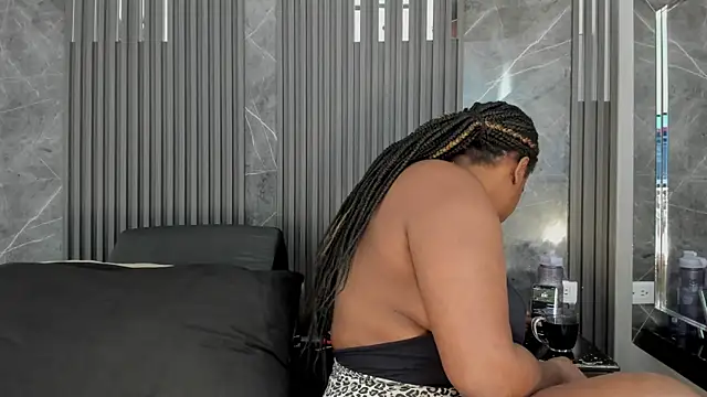 Snapshot of SaraiEvans chatting on 9, 9, 2025 SaraiEvans online show from 9, 9, 2025