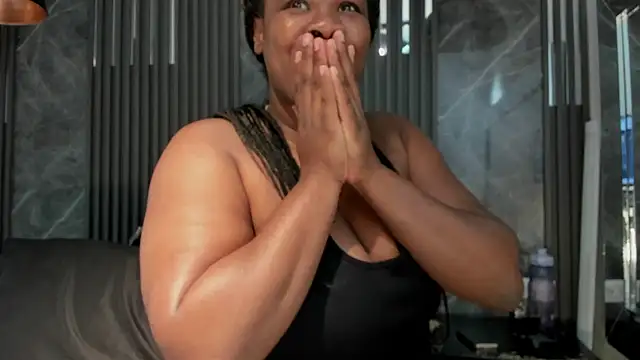 Snapshot of SaraiEvans chatting on 12, 9, 2025 SaraiEvans online show from 12, 9, 2025