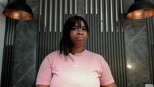 Snapshot of SaraiEvans chatting on 7, 11, 2025 SaraiEvans online show from 7, 11, 2025