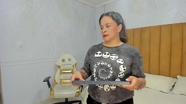 Daphne81  online show from 29, 1, 2025