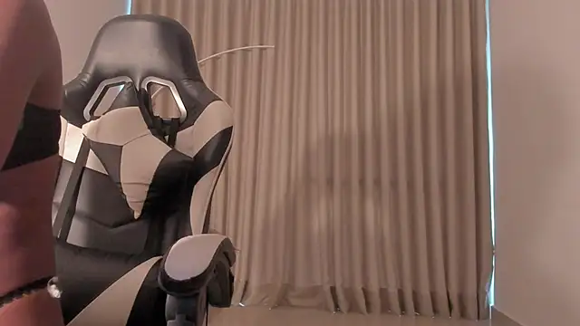 SavannahWildee online show from 4, 10, 2025