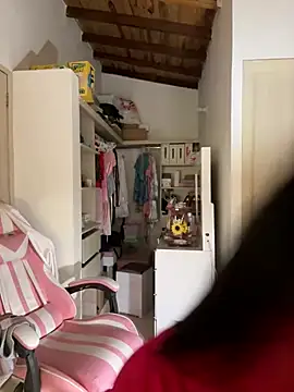 Snapshot of _MadiLee_ chatting on 4, 1, 2025 MadiLee online show from 4, 1, 2025