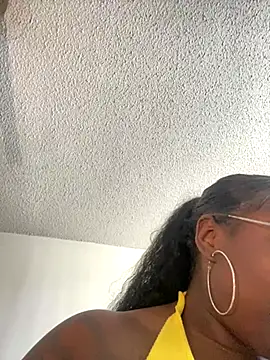 Snapshot of LillShayy chatting on 14, 11, 2025 LillShayy online show from 14, 11, 2025