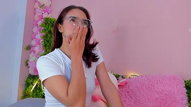 Scarlet Red  online show from 8, 3, 2025