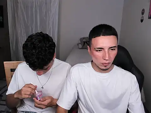 Snapshot of sweet_boys_xx chatting on 18, 3, 2025 sweet boys xx online show from 18, 3, 2025