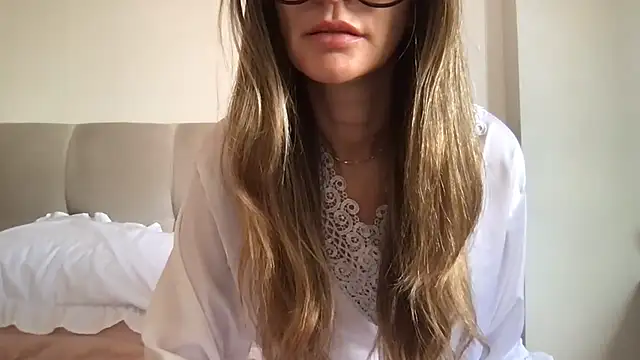 paolajonez online show from 4, 1, 2025