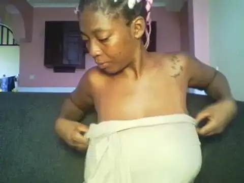 Snapshot of Sexxy_bre chatting on 4, 1, 2025 Sexxy bre online show from 4, 1, 2025