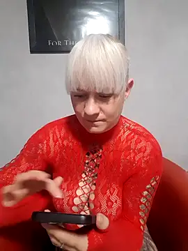 Snapshot of poussichienne chatting on 12, 9, 2025 poussichienne online show from 12, 9, 2025