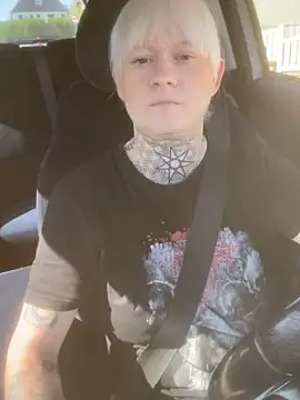 Snapshot of poussichienne chatting on 11, 10, 2025 poussichienne online show from 11, 10, 2025