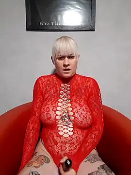 Snapshot of poussichienne chatting on 28, 10, 2025 poussichienne online show from 28, 10, 2025