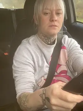 Snapshot of poussichienne chatting on 15, 11, 2025 poussichienne online show from 15, 11, 2025