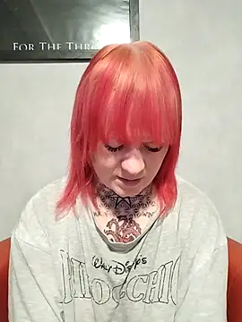 Snapshot of poussichienne chatting on 6, 5, 2026 poussichienne online show from 6, 5, 2026
