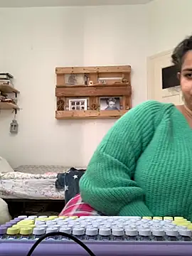 Curvydesifromgermany online show from 15, 9, 2025