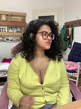Snapshot of Curvydesifromgermany chatting on 8, 5, 2026 Curvydesifromgermany online show from 8, 5, 2026