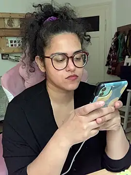 Snapshot of Curvydesifromgermany chatting on 12, 6, 2026 Curvydesifromgermany online show from 12, 6, 2026
